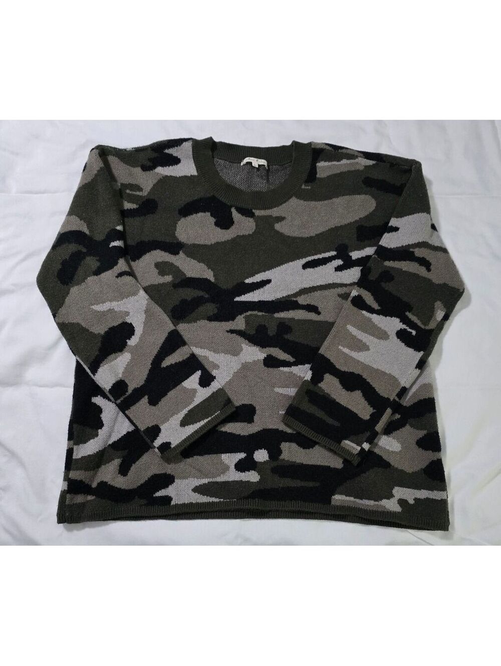 Willow & Clay Women's Large Camouflage Print Sweater